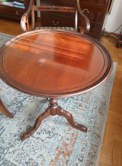 Stolik w stylu Biedermeier