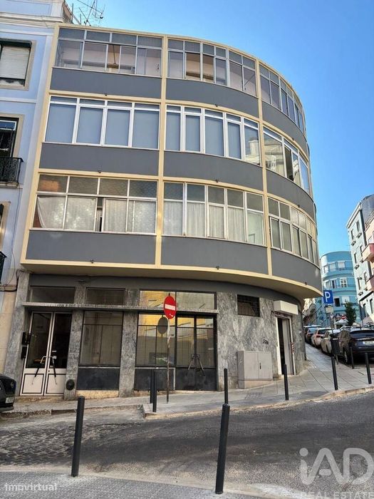 Commercial Store / Business Establishment in Arroios, 44.00 m²
