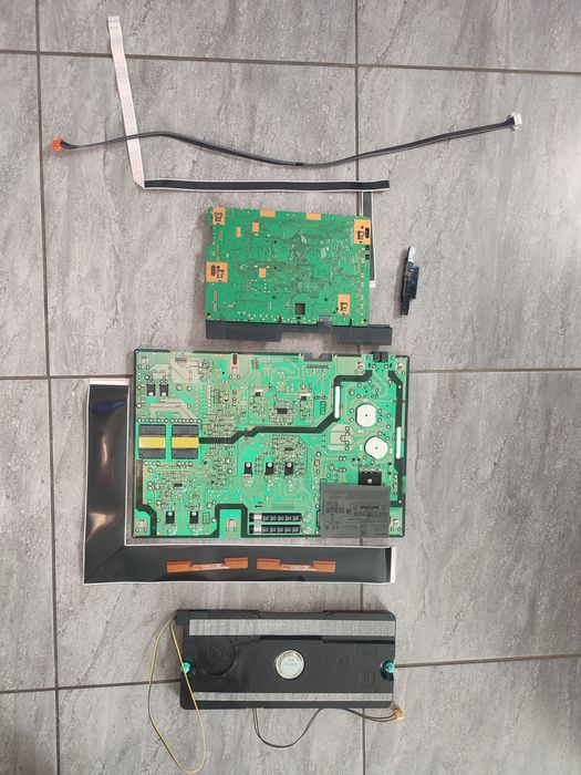 Moduły z tv Samsung UE70AU8072U