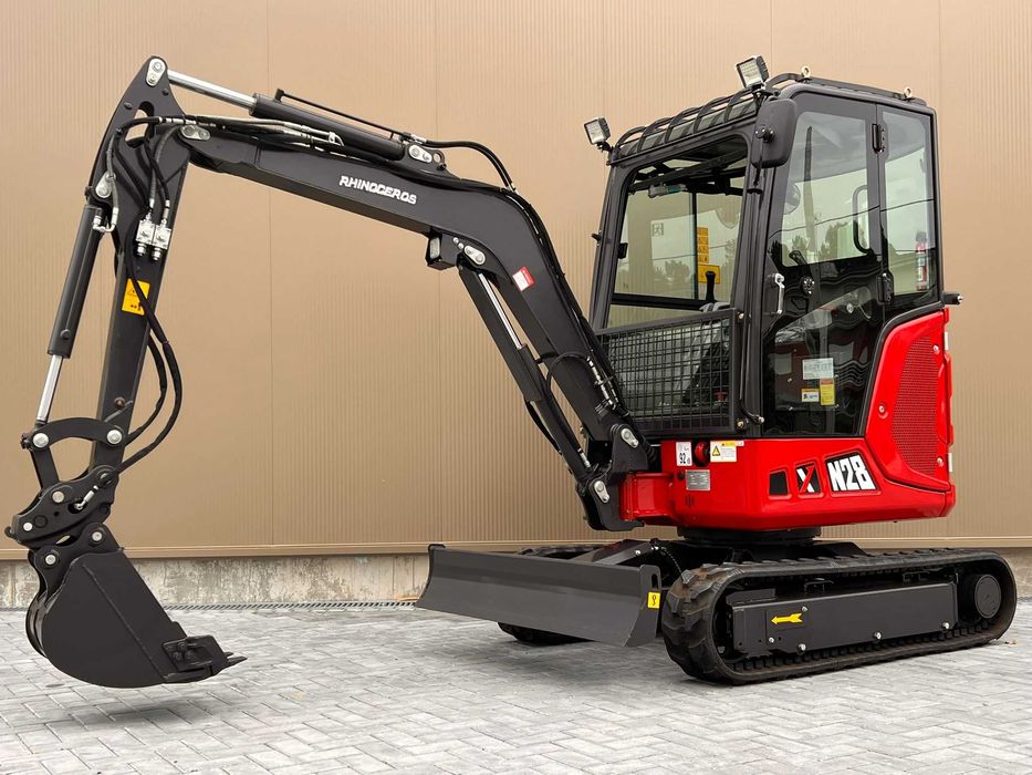 Mini Giratoria Rhinoceros xn28 c Motor Kubota