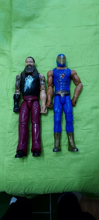 Bonecos wwe 2 20€