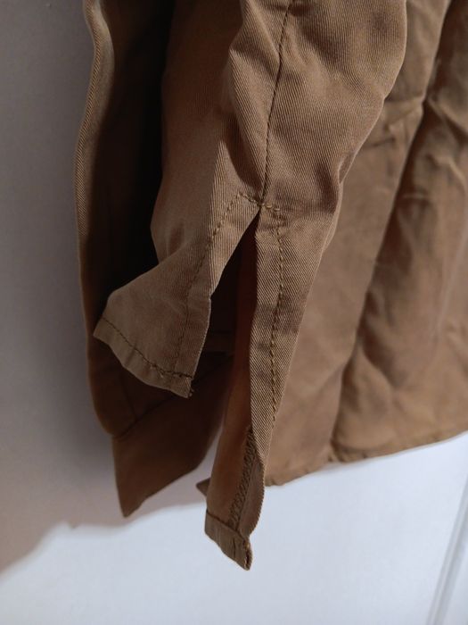 Camisa castanha c/ bolsos