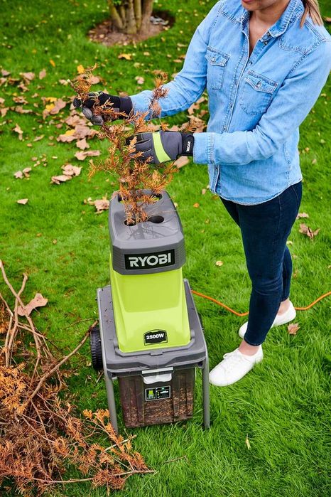 подрібнювач дробарка садовий для рослин RYOBI RSH2545B - двигун 2500Вт