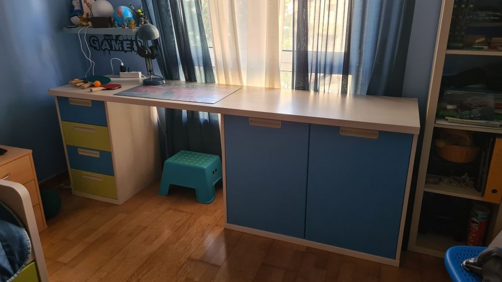 Quarto juvenil menino