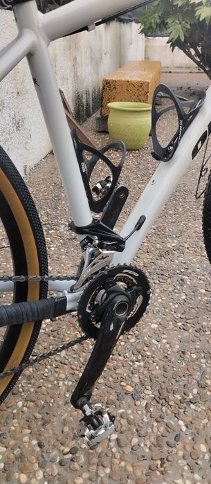 Bicicleta gravel como nova