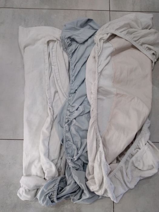 3 prześcieradła do łóżeczka