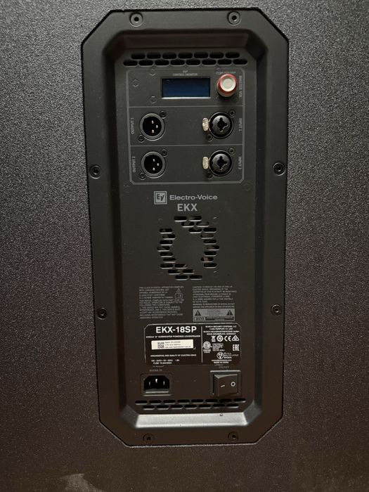 Coluna Electro Voice EKX-15P e EKX-18SP