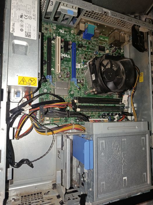 Системний блок DELL та блок живлення.