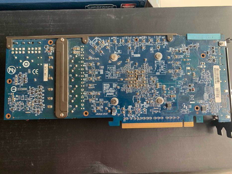 Gigabyte Radeon HD7950 3GB sprawna + MSI Radeon R9 270X 2GB