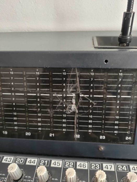 Mesa de mistura Behringer Eurodesk MX9000