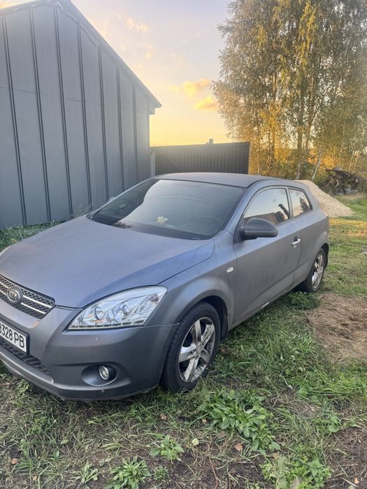 Низ ринка* Кіа Ceeʼd 1.6 benz/gaz* avtomat