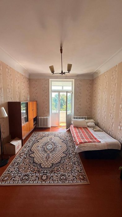 В продажі 2 кімнатна квартира в Центрі,  Сталінка
