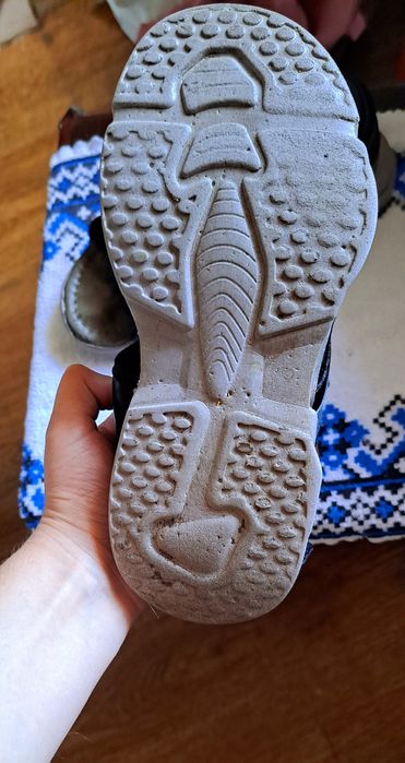 Продам взуття на хлопчика