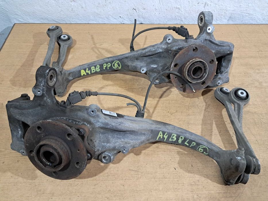 AUDI A4 B8 A5 8T Q5 Zwrotnica przód przednia PRAWA PRAWY przód