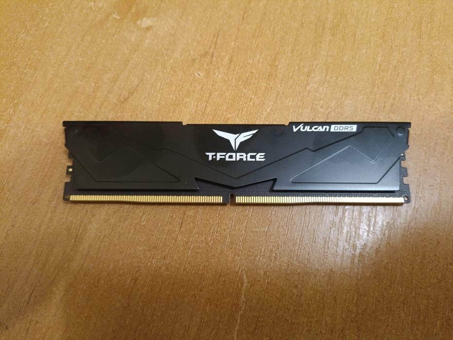 Оперативная память ОЗУ TeamGroup T-Force Vulcan. 8Gb DD5 5600 с активным охлаждением
