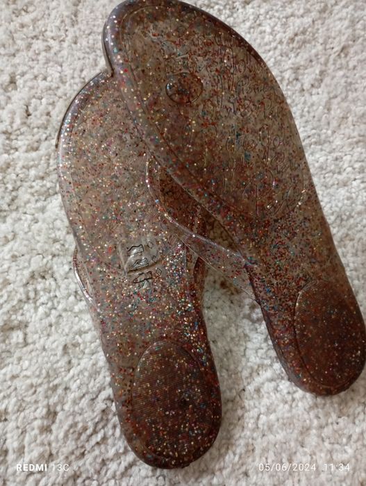 Chinelos dourados 35