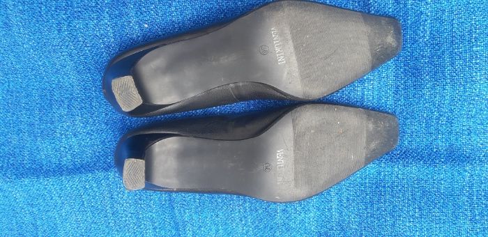 Venturini buty czółenka czarne skóra 37