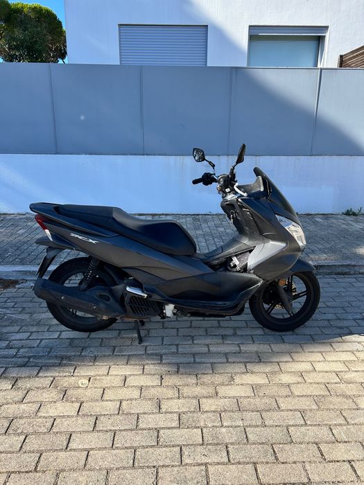 Honda pcx 2016 cinzenta