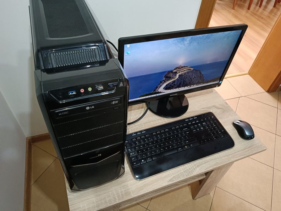 Komputer stacjonarny ( kompletny) monitor Windows 10,  1000GB