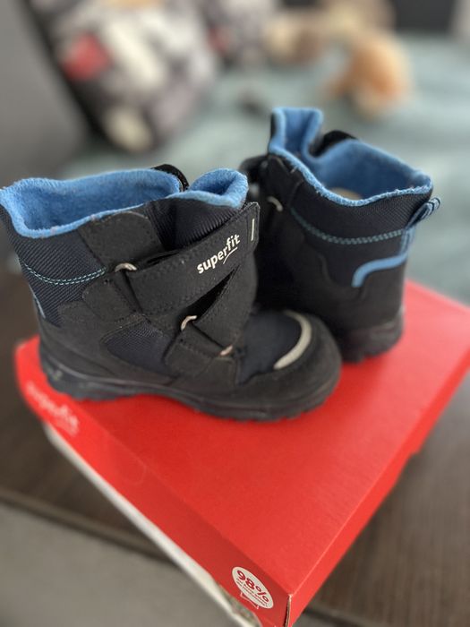 Продам зимние ботинки сапожки superfit