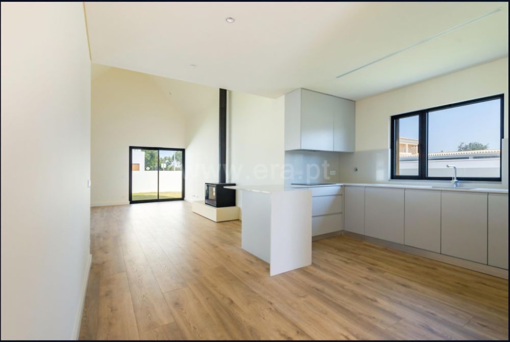 Moradia Nova T3 c/ Piscina, Santo Estêvão  / Benavente