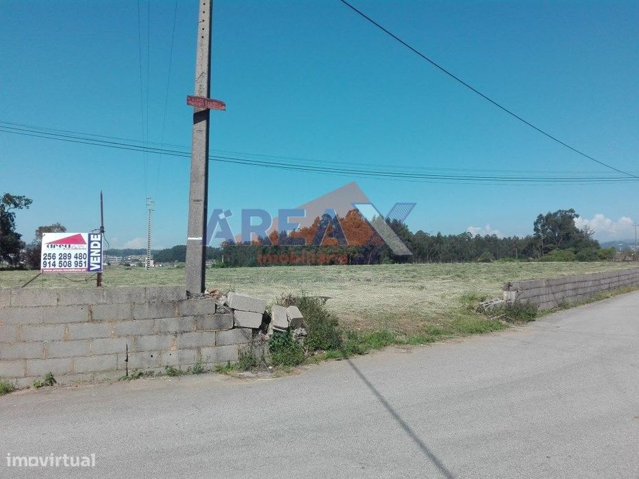 Terreno com 20.050m2. São 2 artigos. Para mais informações consulte...