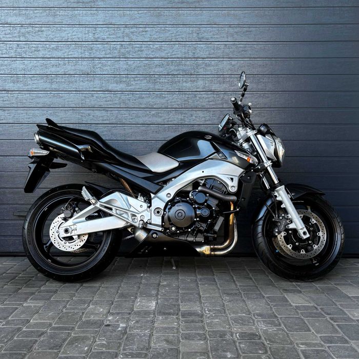 Продам мотоцикл Suzuki GSR 600 (0304)