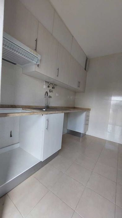 T2 como novo com varanda e entrada independente na zona de Pêro Pinheiro / Sintra