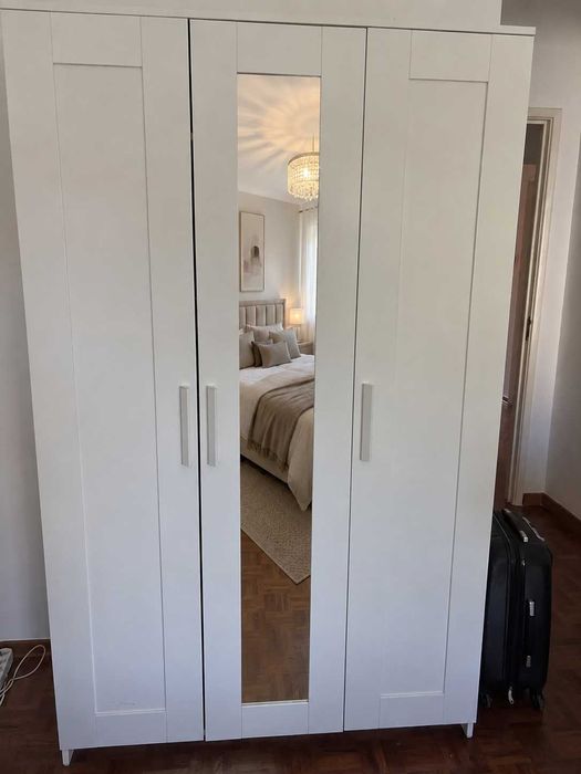 Roupeiro IKEA BRIMNES 3 Portas com Espelho – Branco – 90€ €