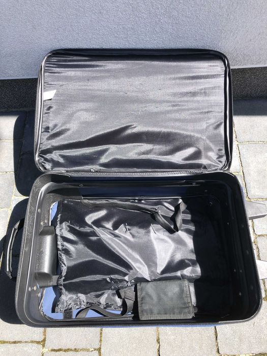 Ciemnoniebieska walizka / torba podróżna na kółkach. Embark.