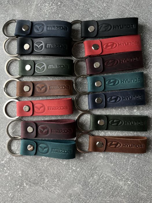 Брелок для автомобільних ключів. Блолок з марками авто