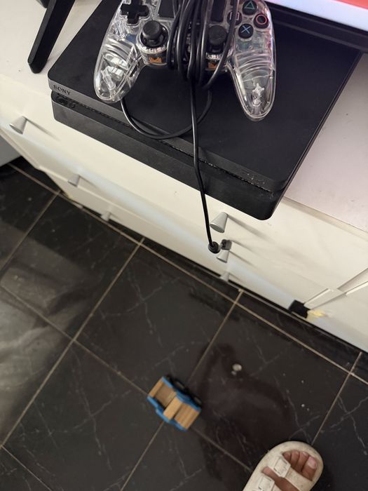 Vendo ps4 de 1TB