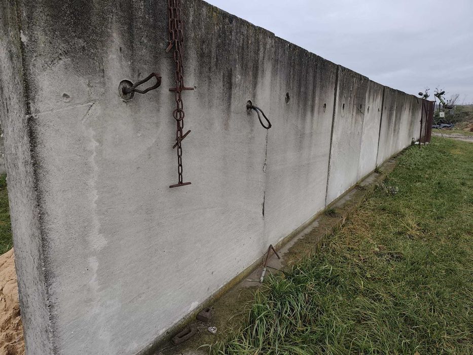 Mur betonowy oporowy T  ogrodzenie silos