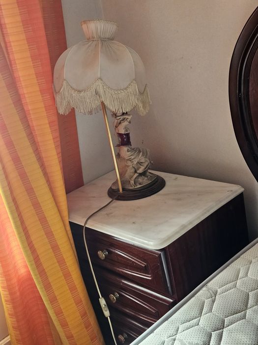 Cama de casal em madeira