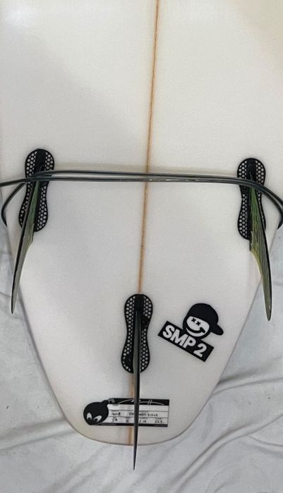 Prancha de Surf Matta 5’8” + Quilhas FCS II MB – Excelente Estado