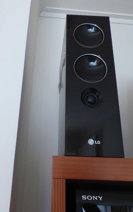 Som LG: 2 Colunas 2 vias 3 altifalantes e Subwoofer 1 via. Ler anuncio