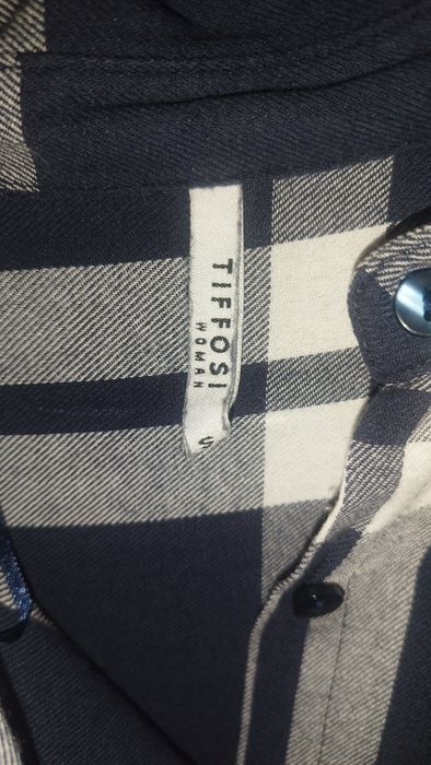 Camisa xadrez azul e branca