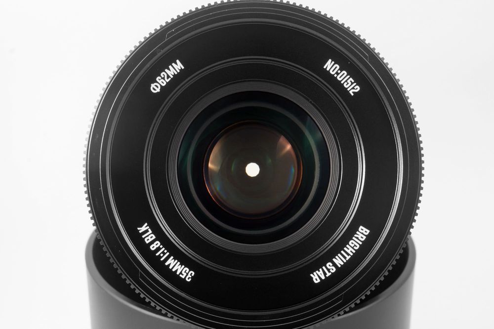 Об'єктив Brightin Star AF 35mm f/1.8 STM
