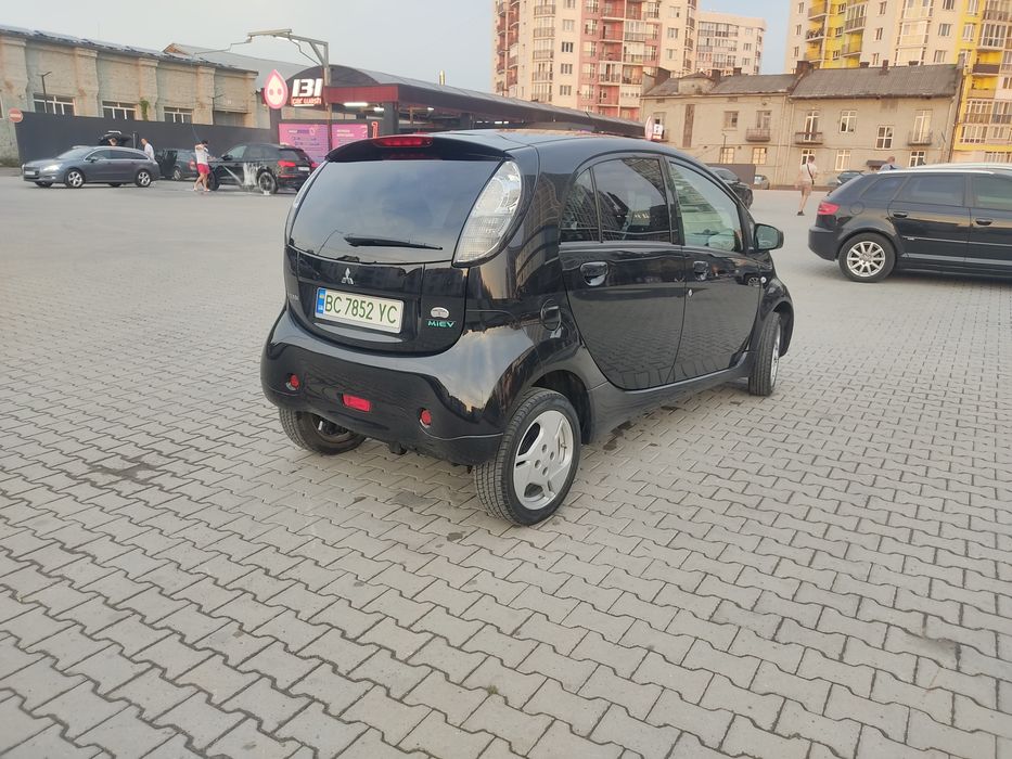 Міцубісі і міев. Mitsubishi i miev