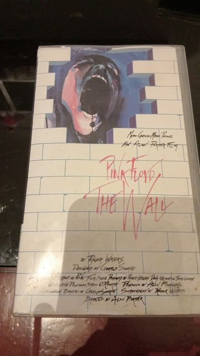 Vendo vídeo cassete dos pink floyd the wall em VHS
