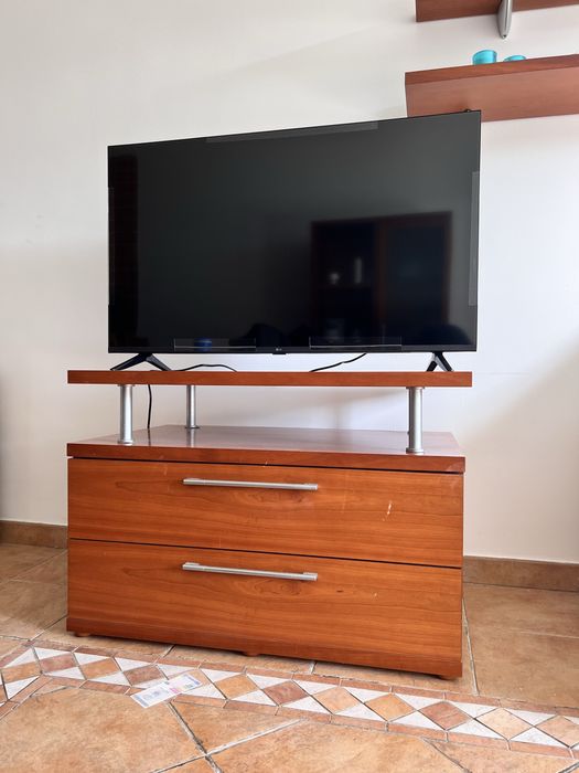Móvel para televisão em madeira de qualidade