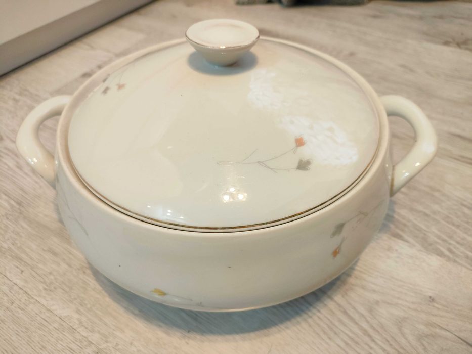 Sprzedam porcelanę talerze, talerzyki, sosjerka, patery duże , waza