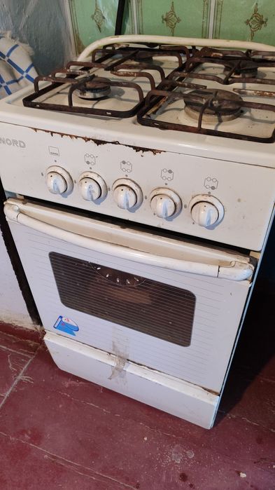 Газовая плита 4 комфорки в хорошем состоянии
