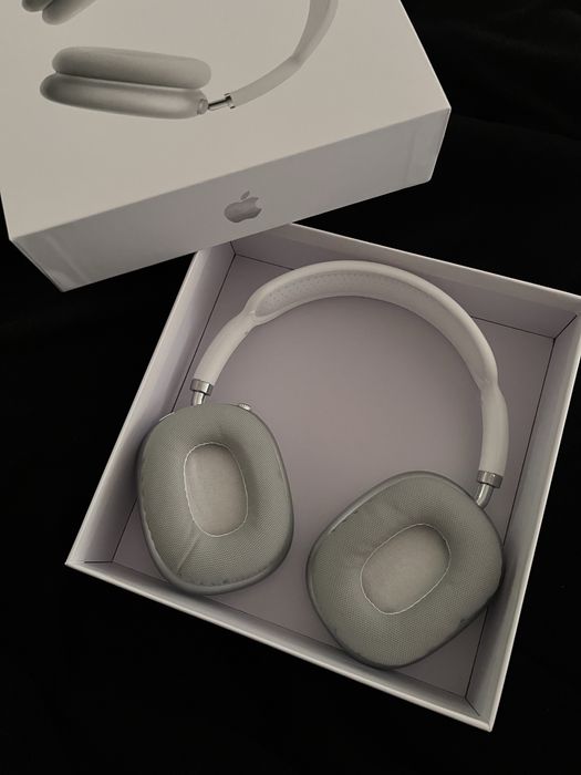 Продаю AirPods Max