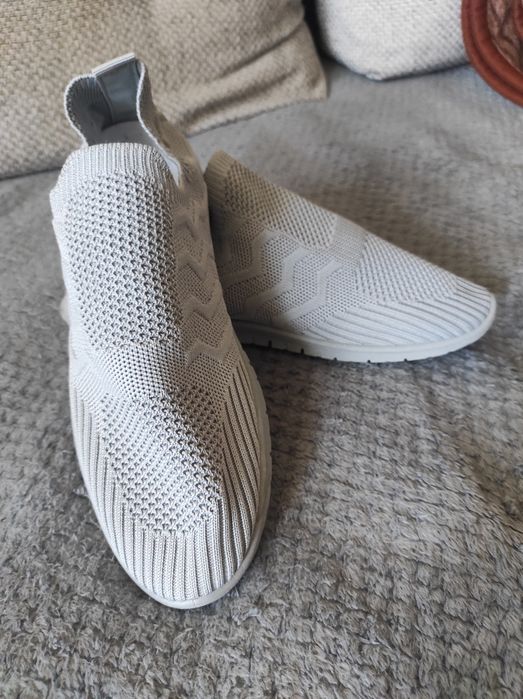 Продам  нові текстильні мокасини