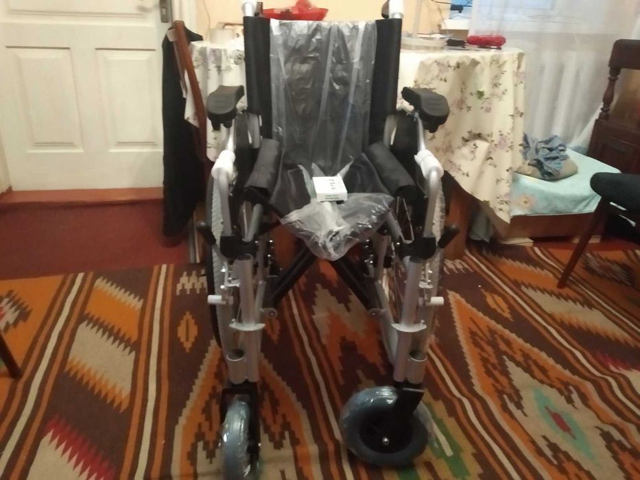 Крісло колісне інвалідне