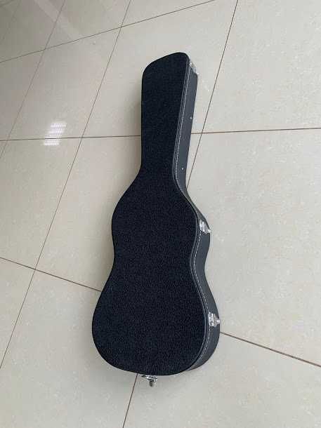 Продам чемодан-кейс для електрогітари. Форма Strat-Superstrat.