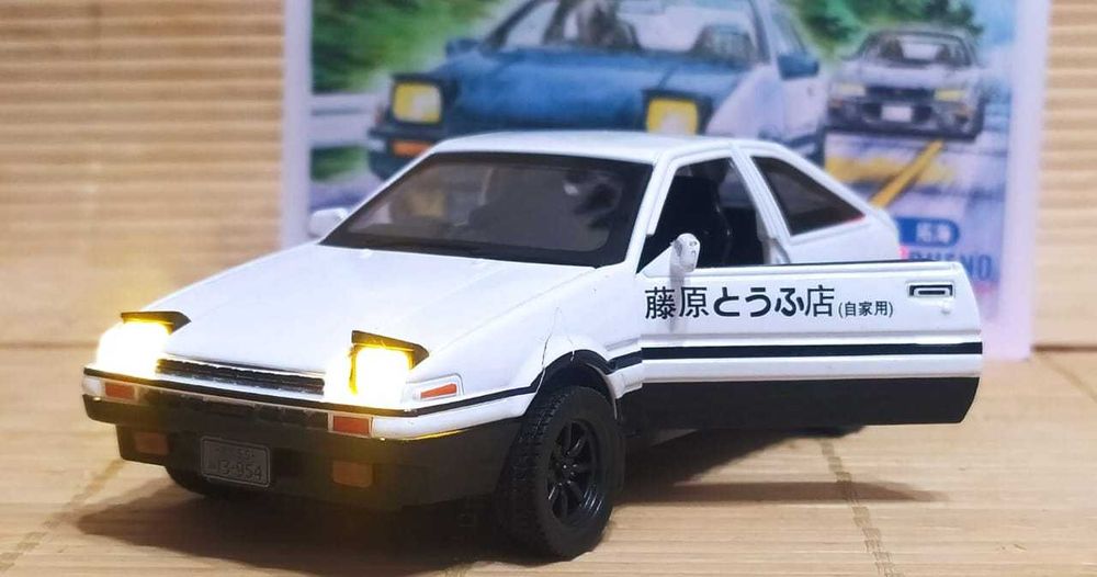 Колекційна модель 1:32 Toyota Sprinter Trueno AE86 (Initial D