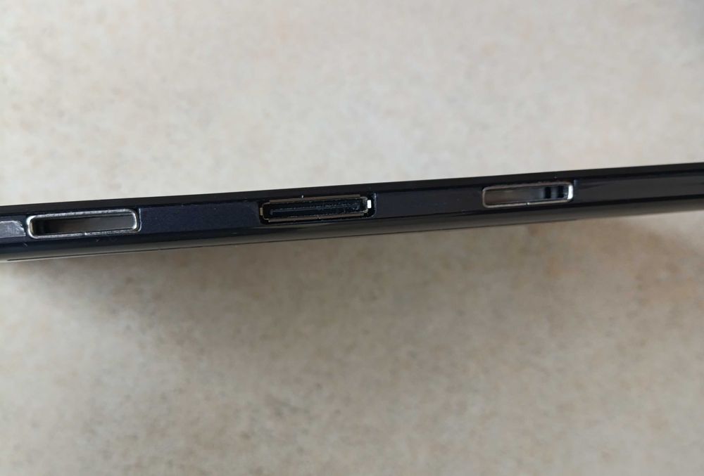 Планшети Asus 2шт. (неробочі)