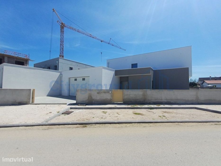 Moradia V4 Contemporânea, a 2 Minutos do Mosteiro da Batalha